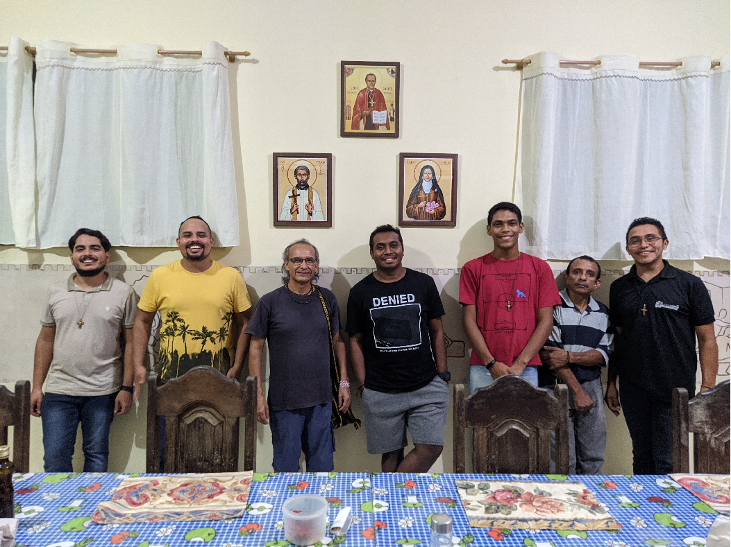 VISITA DO SUPERIOR REGIONAL, JUNTO COM O PE. MARCELINO, RECÉM CHEGADO NA AMAZÔNIA 3 VISITA COM SEMINARISTAS