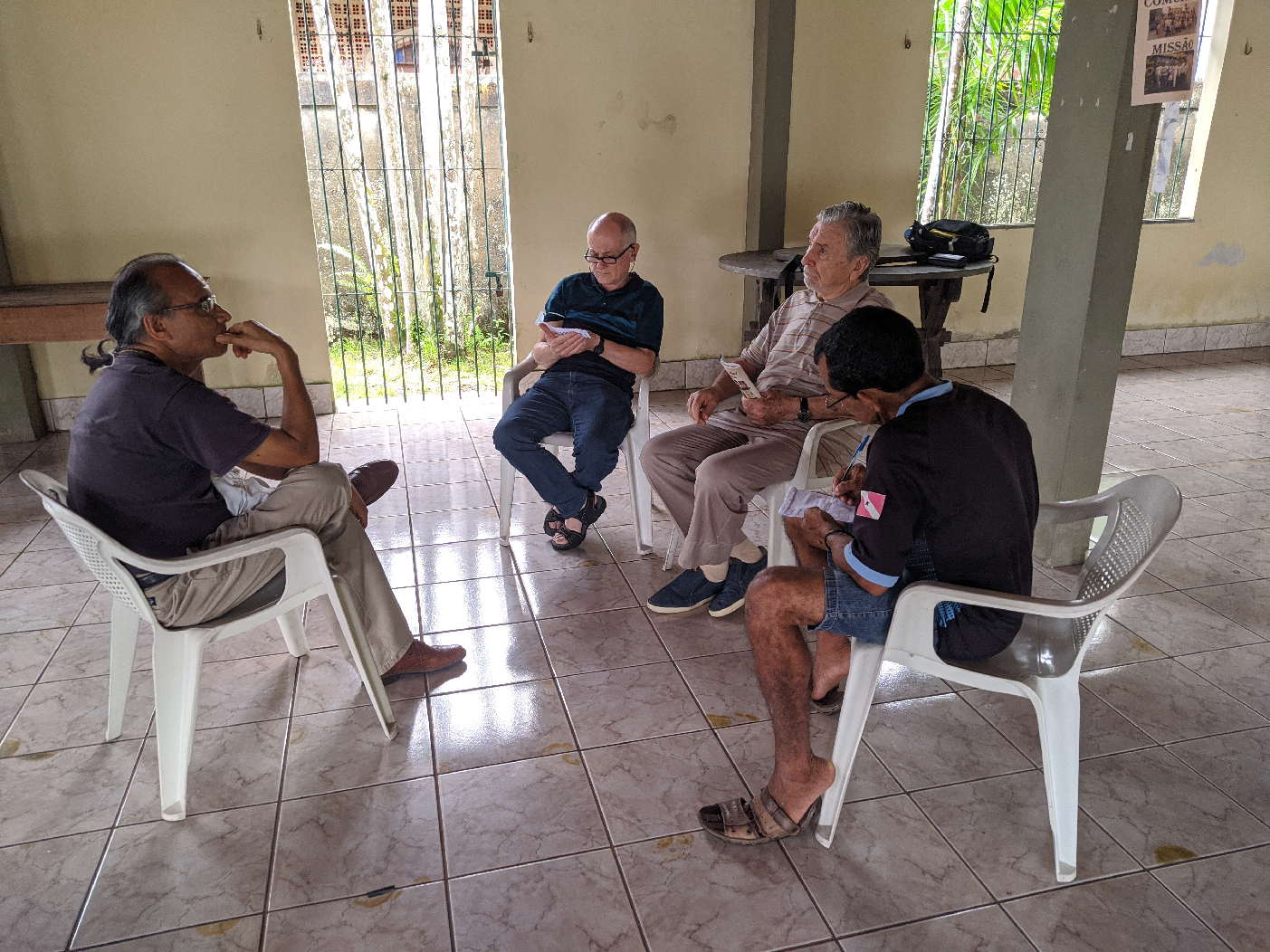 REFLEXÃO EM GRUPO ACERCA DE Quais as realidades (desafios / problemas) da educação brasileira atualmente e como transformá-las? Qual é o modelo de educação que queremos? O que precisamos reafirmar e o que modificar? G 01