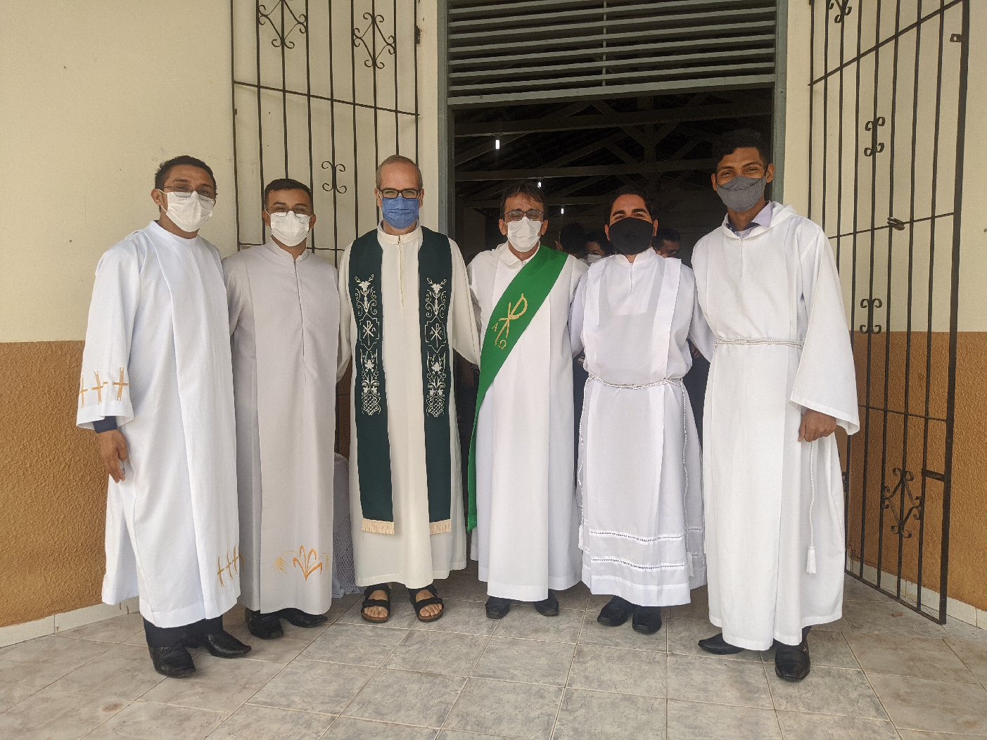 Celebrantes: Pe. René, Dc. Clóvis, Seminaristas Xaverianos e da Arquidiocese de Santarém CELEBRAÇÃO 02