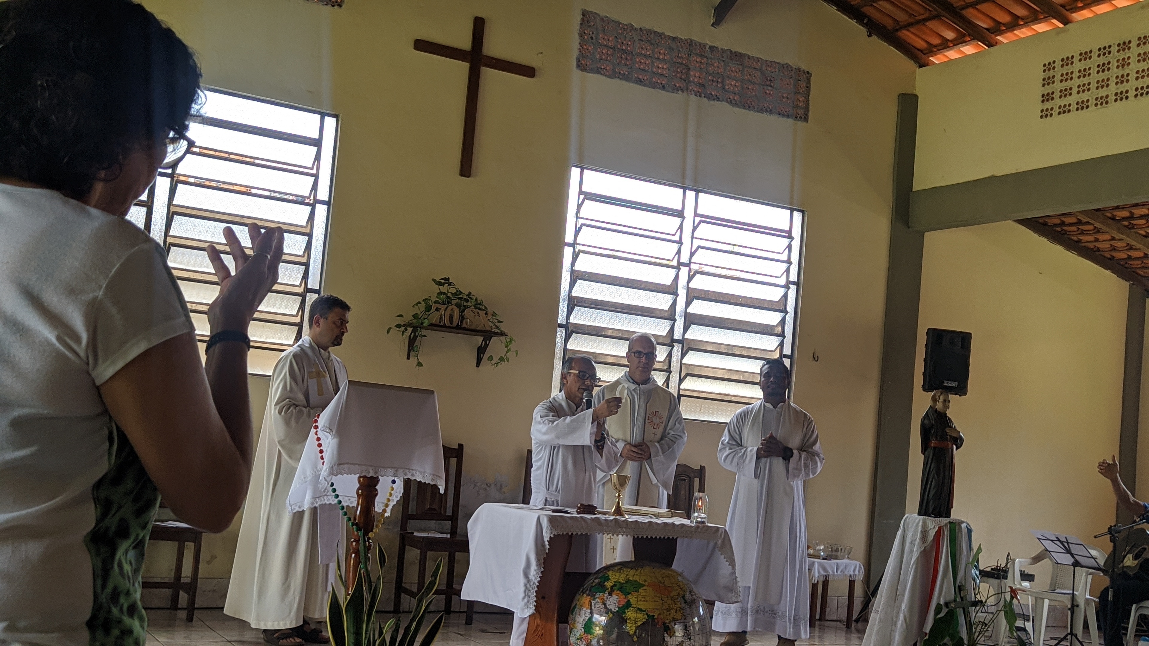 SANTA MISSA PRESIDIDA PELO SUPERIOR REGIONAL, PADRE SAUL